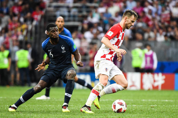 依旧保持在 依旧保持在